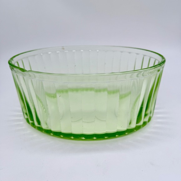 Vintage Green Glass Ramekin Dish with Lid Uranium Glass Vaseline Glass Glow - Picture 4 of 12